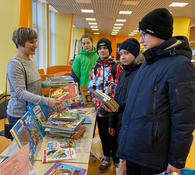 Более 400 книг собрала акция «Дарите книги с любовью»  в Областной научной библиотеке