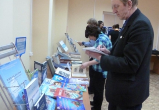 Передвижная выставка «Книги. Время. Люди»  побывала в Кировске