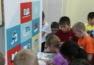 Передвижная выставка Областной научной библиотеки побывала  в Минькино