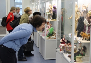 В библиотеке состоялось открытие выставки  уникальных авторских кукол
