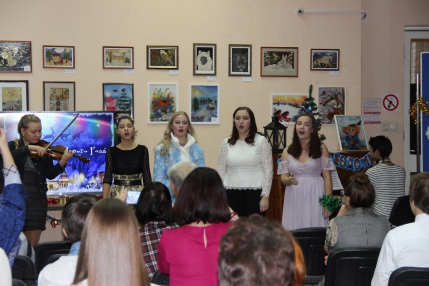 В библиотеке состоялся концерт «В поисках новогоднего настроения»