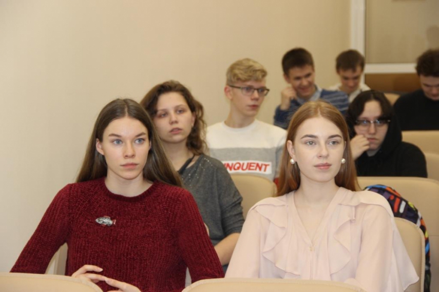 Женский героизм на войне. Образ в литературе и кино